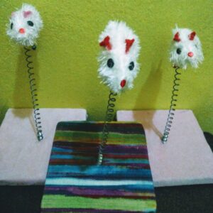 Yaylı kedi oyuncağı